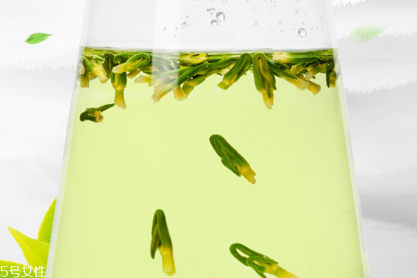 莲子心很苦但有其独特益处(莲子心是不是苦的)