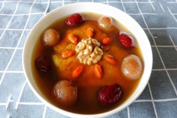 补血当归鲫鱼汤怎么做(当归鲫鱼汤的做法)