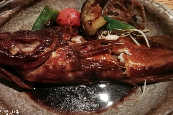 石斑鱼的食疗作用(石斑鱼功效和作用及禁忌) 石斑鱼的食疗作用(石斑鱼功效和作用及禁忌)