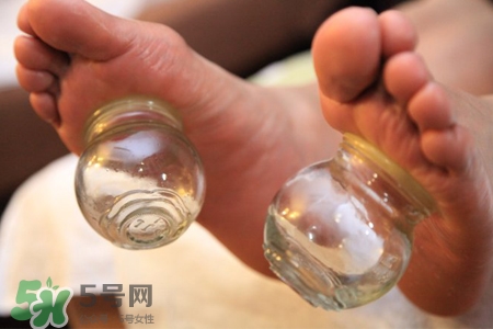 拔火罐治痘痘的方法(拔罐可以治痘痘吗) 拔火罐治痘痘的方法(拔罐可以治痘痘吗)