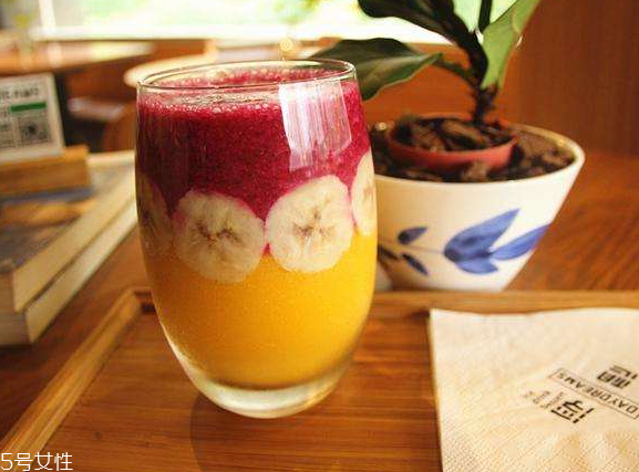 果昔和果汁的区别(果昔和果汁的区别)