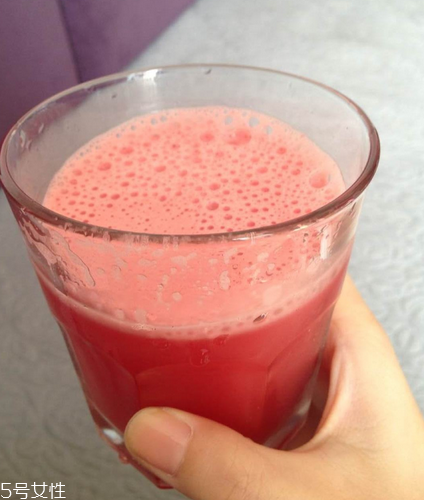 喝西瓜汁要的注意事项(喝西瓜汁的坏处)