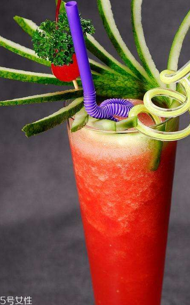 西瓜汁喝多了会怎样(西瓜汁喝多了会怎样?)