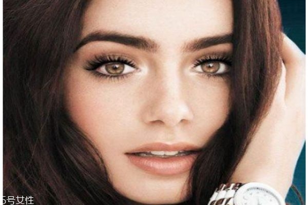 咖啡色系眼妆教程(咖啡色眼影怎么画好看)