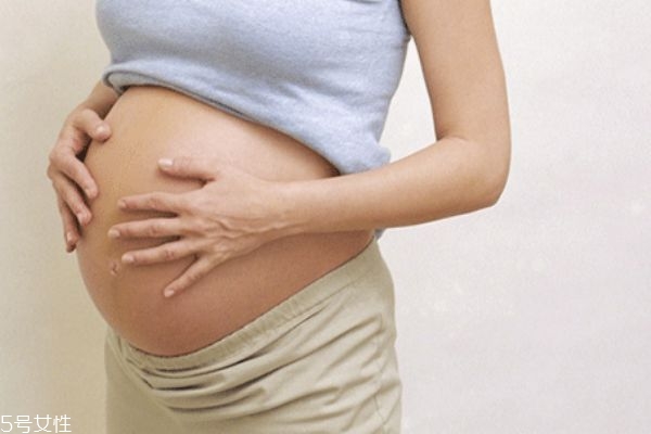 羊水少对胎儿有什么影响(羊水少对胎儿有什么影响吗)