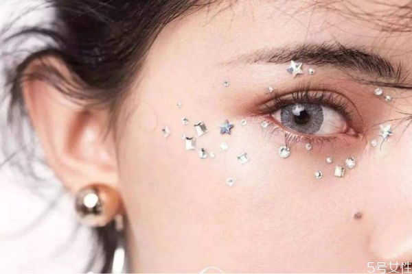 20岁后皮肤保养知识(20岁保养皮肤基本步骤)