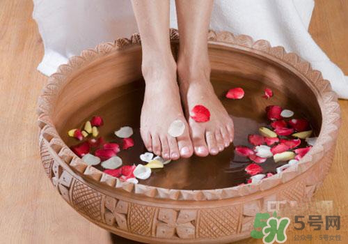 中药材泡脚补血(哪些中药泡脚可以补气养血)