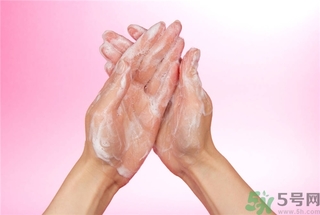 怎么用甘油擦脸(甘油擦脸正确方法)