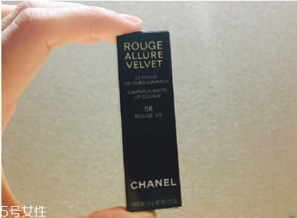 香奈儿丝绒口红多少钱(香奈儿丝绒口红多少钱一只)