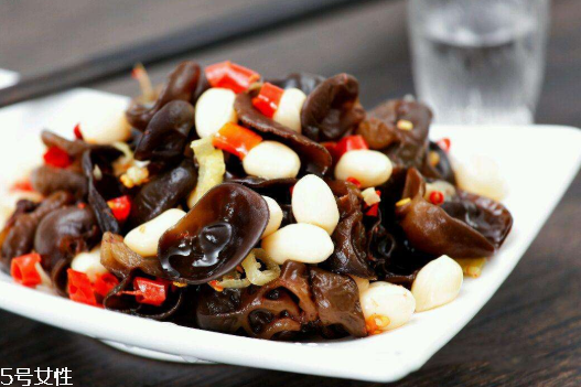 木耳搭配什么食物最好(木耳搭配什么食物最好)