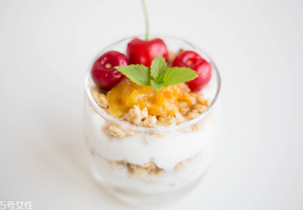 酸奶的功效和作用(酸奶的功效和作用酸奶的营养价值)