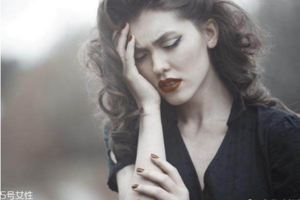 年轻人出现白头发是什么问题(年轻人出现白头发的原因) 年轻人出现白头发是什么问题(年轻人出现白头发的原因)