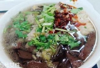 鸭血粉丝汤在哪里买(鸭血粉丝汤哪里的)