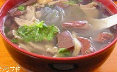 鸭血粉丝汤的好处(鸭血粉丝汤的好处)