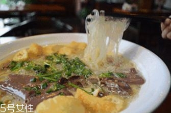 鸭血粉丝汤的做法(鸭血粉丝汤的做法视频)