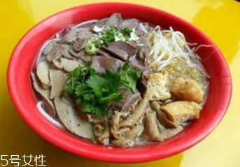 鸭血粉丝汤的特点(鸭血粉丝汤的特点)