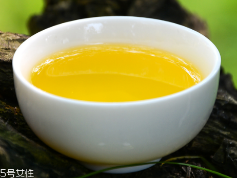 橄榄油的营养保健作用(橄榄油的营养价值和功效)