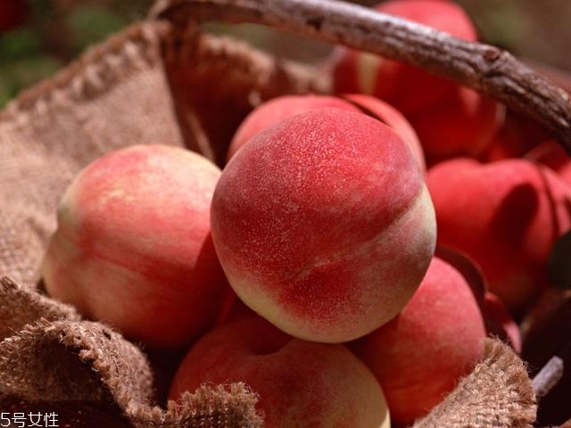 吃桃子的禁忌(桃子的功效和作用 吃桃子的禁忌)