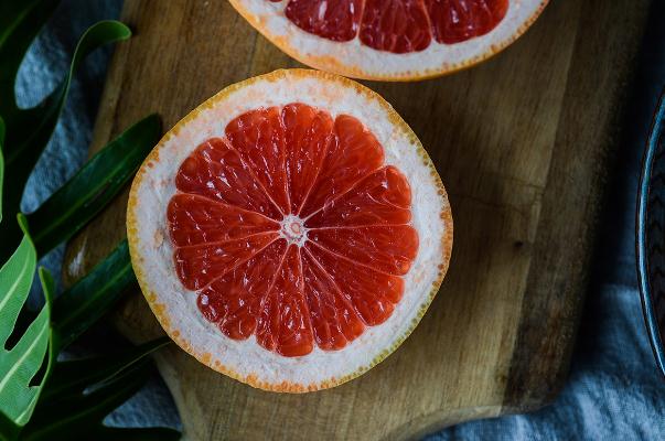 西柚是苦的吗(西柚是什么样子的)