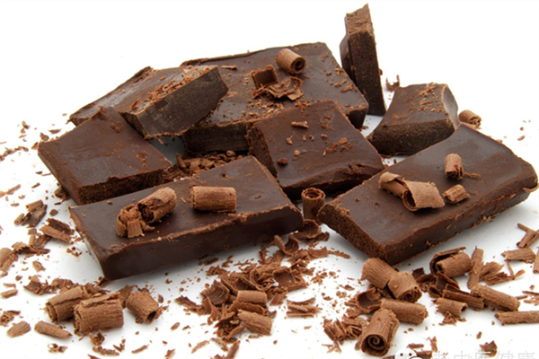 mua六色眼影盘怎么样(六色眼影盘怎么用)