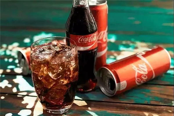 可乐会导致钙流失吗(可乐会导致钙流失吗)