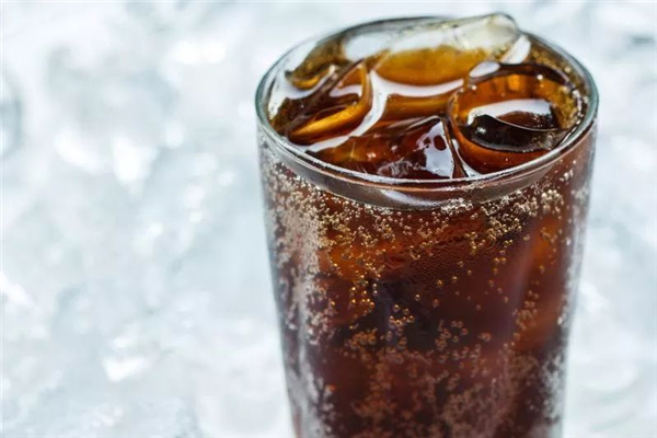 可乐能放冰箱冷藏吗(可乐能放冰箱冷藏吗)