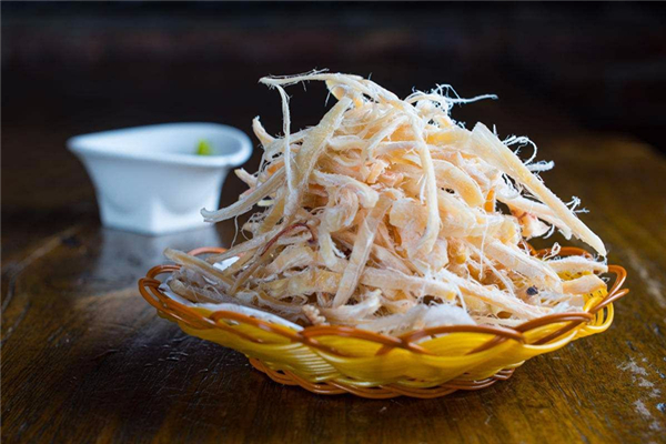 鱿鱼丝是什么做的(超市卖的鱿鱼丝是什么做的)