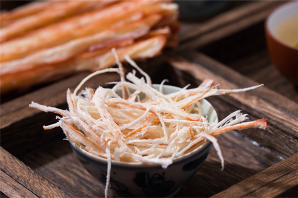 鱿鱼丝不能和什么一起吃(鱿鱼丝不能和什么一起吃/同吃)