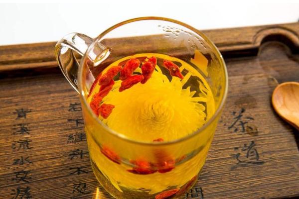 菊花茶是大朵的好还是小朵的好(大菊花茶和小菊花茶哪个好) 菊花茶是大朵的好还是小朵的好(大菊花茶和小菊花茶哪个好)