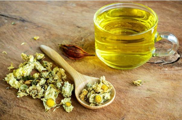 菊花茶的好处和坏处(菊花泡水喝有什么好处和坏处) 菊花茶的好处和坏处(菊花泡水喝有什么好处和坏处)