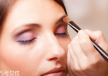 怎样化妆好看又简单(怎样化妆好看又简单初学者)