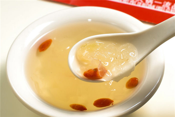 银耳汤是上火的还是下火的(银耳汤是上火的还是下火的)