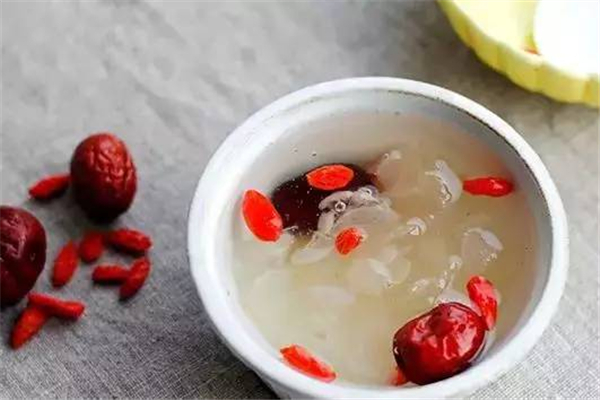 银耳汤有泡沫出现怎么回事(银耳汤有泡沫出现怎么回事)