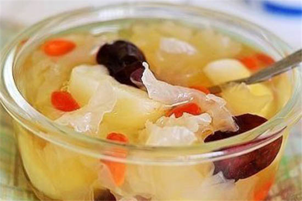 银耳汤可以喝冰镇的吗(银耳汤可以喝冰镇的吗)