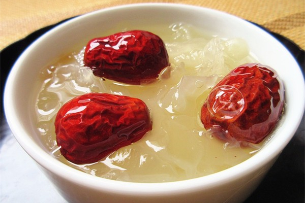 银耳汤适合减肥的人吃吗(银耳汤适合减肥的人吃吗)