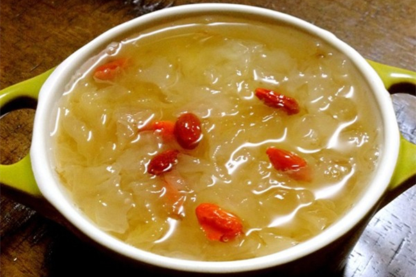 银耳汤加什么食材最好(银耳汤加什么食材最好)
