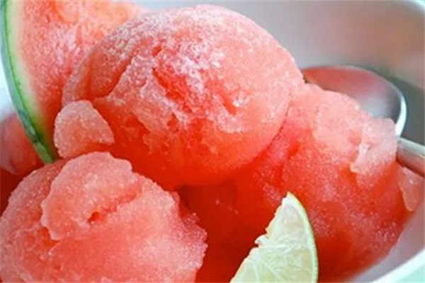 冰西瓜会上火吗(冰西瓜会上火吗?) 冰西瓜会上火吗(冰西瓜会上火吗?)