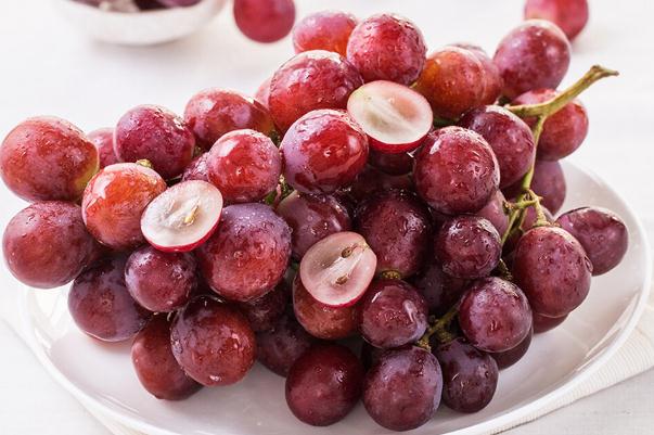 红提可以和牛奶一起吃吗(红提可以和牛奶一起吃吗)