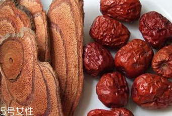 三岁小孩能吃鸡血藤煲汤吗(鸡血藤煲汤小孩可以喝吗)