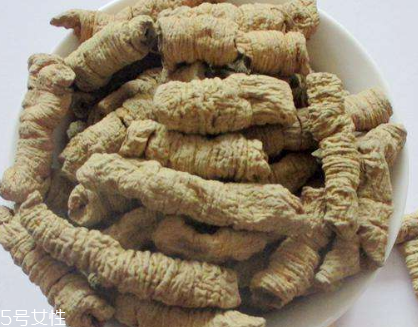 巴戟天泡酒注意事项(巴戟天可以泡酒吗)
