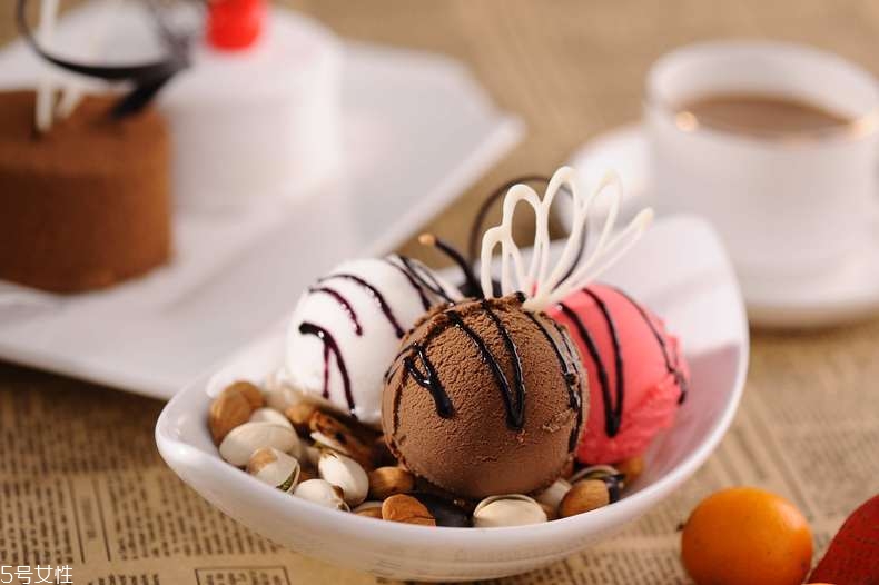 吃冰淇淋的好处(吃冰淇淋的好处和坏处)