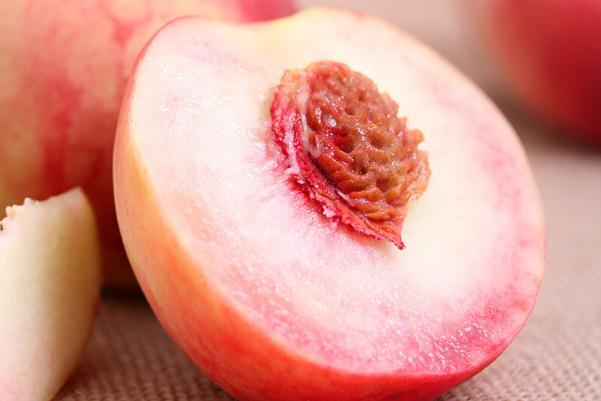 水蜜桃是热性还是凉性(水蜜桃是热性还是凉性水果)