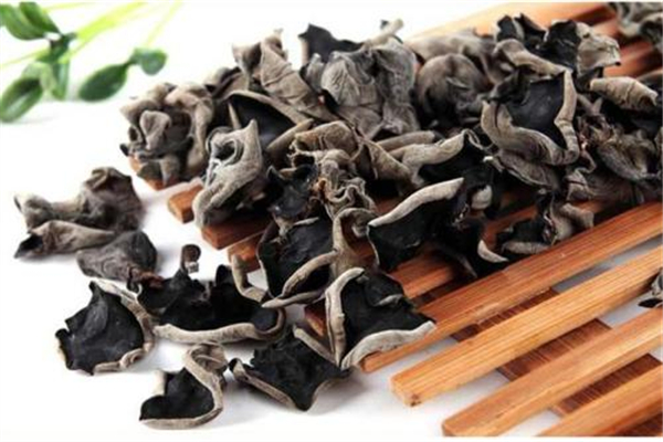 木耳用开水烫多久能吃(木耳用热水烫多久可以吃)