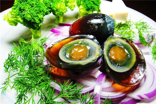 皮蛋干了还能吃吗(皮蛋干了还能吃吗)