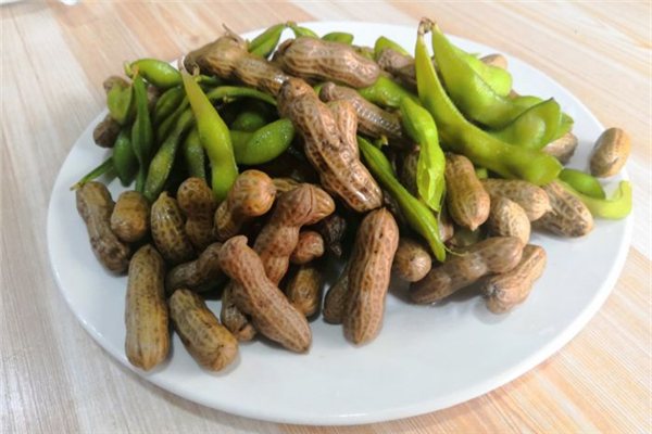 花生高血压的人可以吃吗(高血压能吃花生吗?)