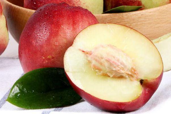 吃油桃胃疼(吃油桃胃疼怎么回事)