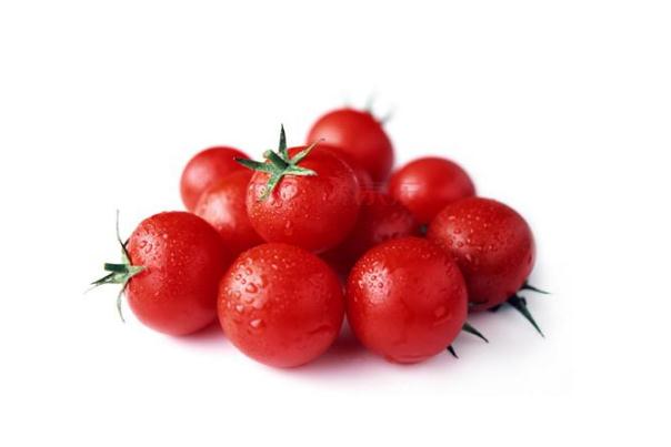 吃圣女果可以喝牛奶吗(吃圣女果可以喝牛奶吗)