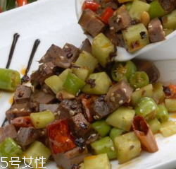 猪心能和猪肚一起煮吗(猪心能和猪肚一起煮吗)