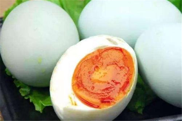 咸鸭蛋对身体好吗(天天吃咸鸭蛋对身体好吗)