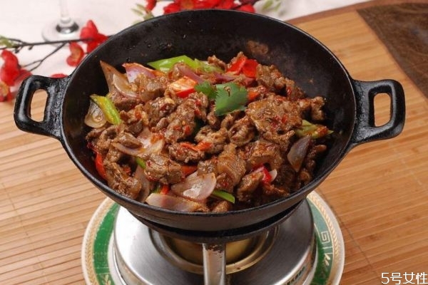 粉底液的作用及适合肤质(粉底液适合什么肤质)